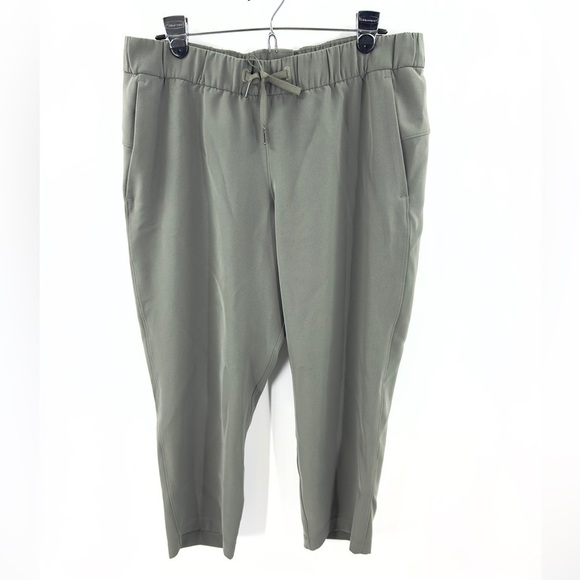 NEW Lululemon Womens On The Fly Crop Pants Size 12 Grey Sage Pockets Casual - Picture 4 of 15